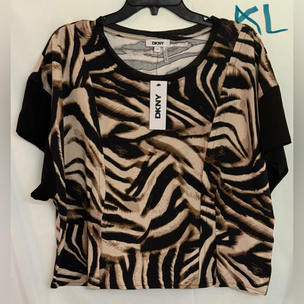DKNY Women's Short Sleeve Zebra Print Top - Black and Tan